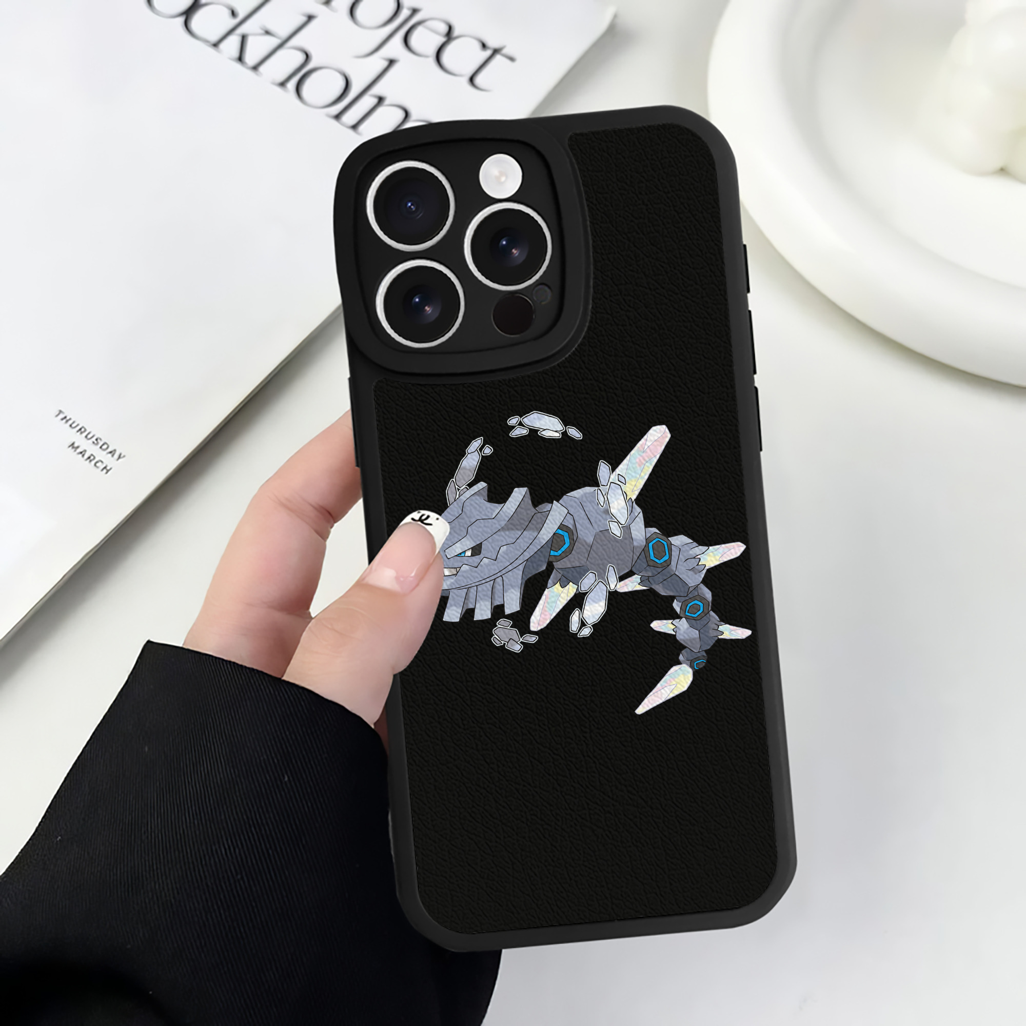 （画像用） ポケットモンスター Pokémon 【iPhone 16シリーズ対応】シリコンスマホケース（レザー調） 材質：シリコン